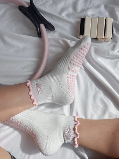grip socks
Pilates socks
Grippy socks
Grippy pilates socks
Yoga grip socks